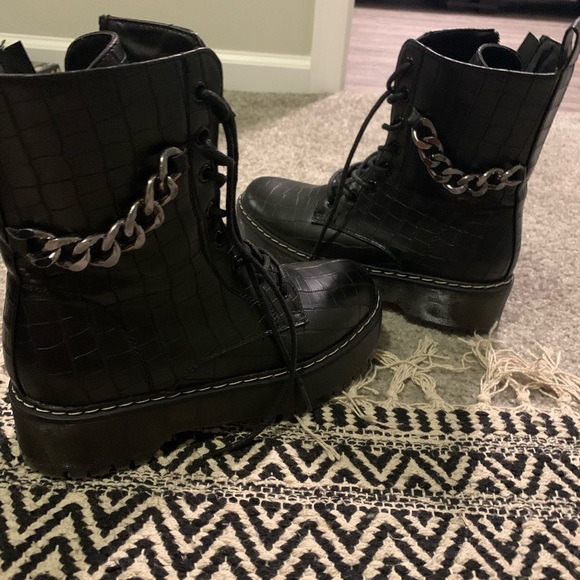 UNIONBAY Shoes - Black alligator boots
